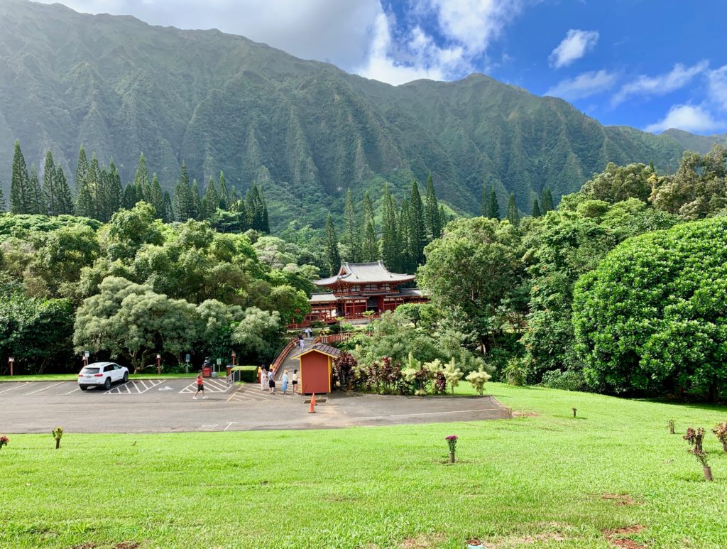 コオラウ山脈を背景に赤く映える平等院鳳凰堂