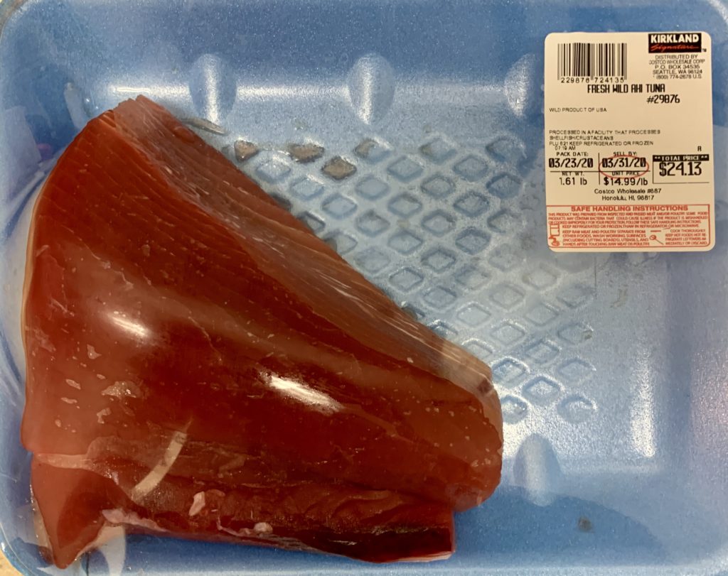 購入したマグロブロック
FRESH WILD AHI TUNA と書かれている
1.51lbで$24.13